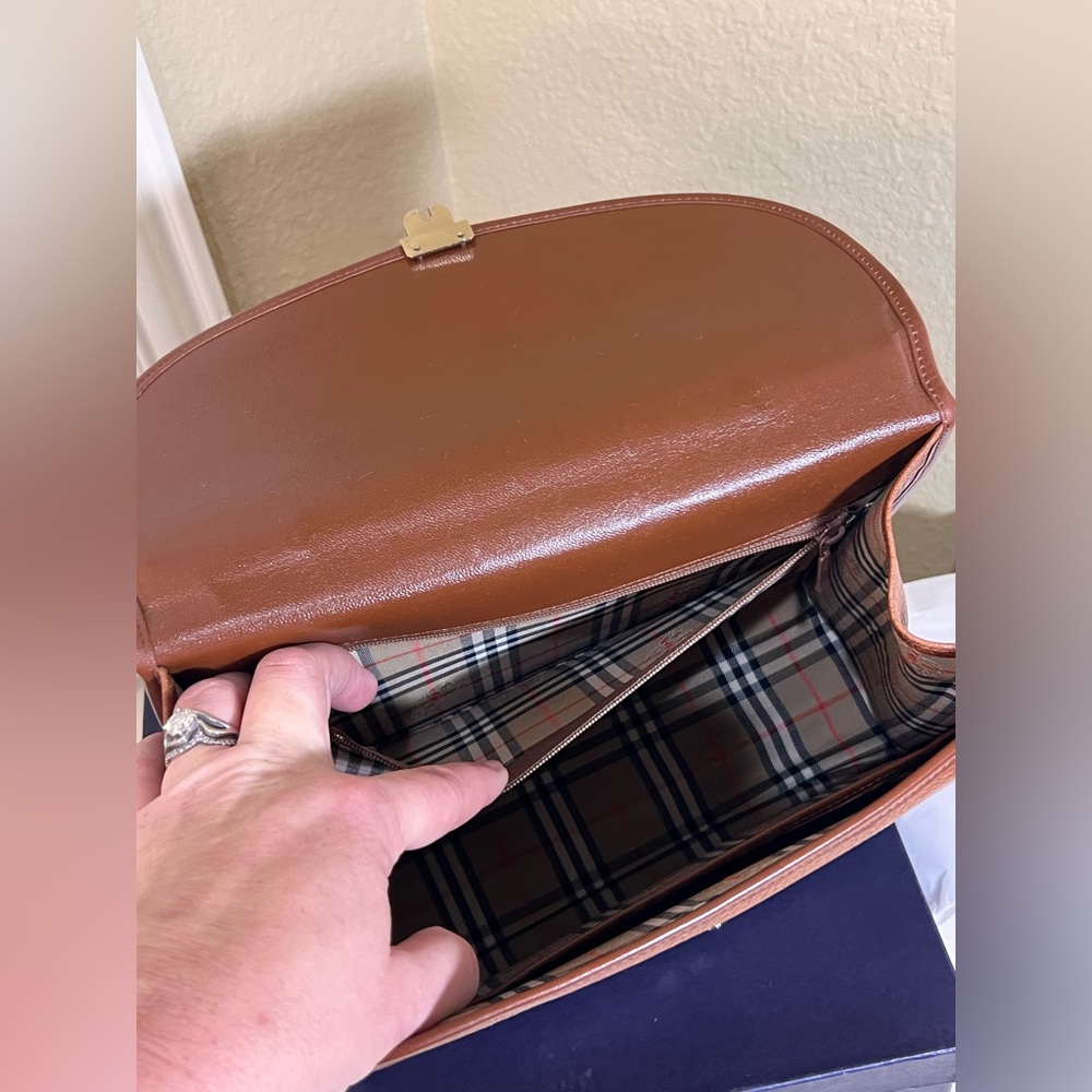 Vintage Burberrys Brown Leather Bag with Plaid Lining - Picture 8 of 16